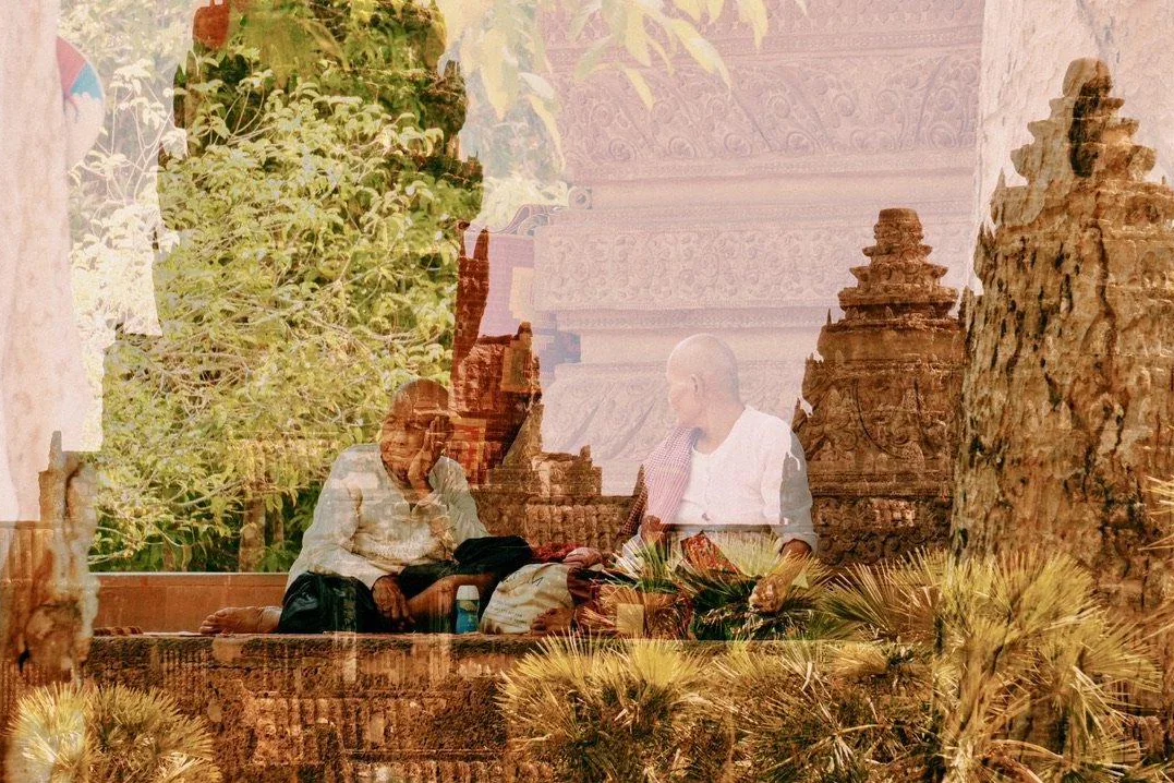Conversation, double exposition de Capucine Frecciani, série Cambodge