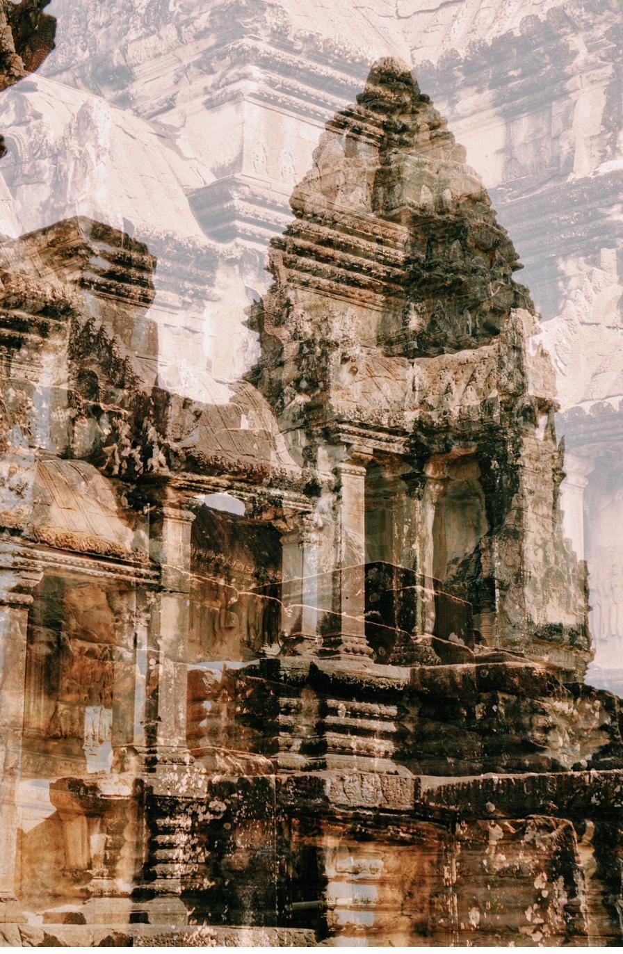 Tours sculptées du temple démultipliées en surimpression